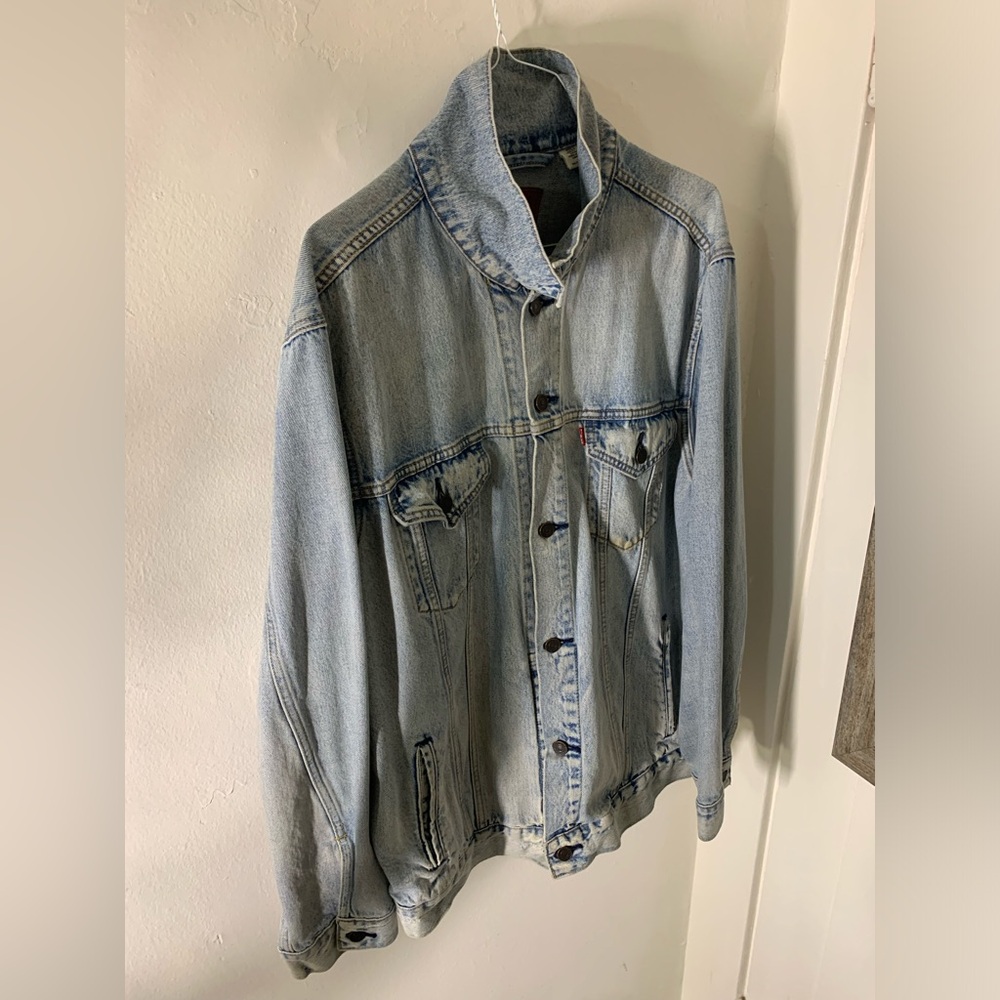 XXL Levi’s exclusive collectors item “Virgil” denim jacket.